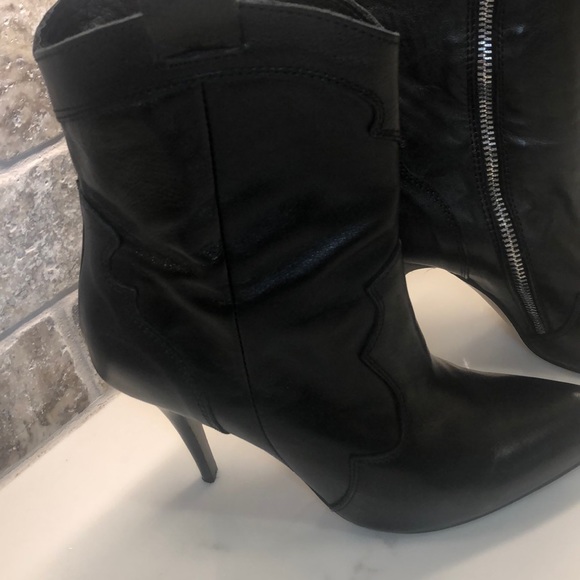 Charles David - Picture 8 of 13